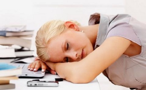 女性白领改善失眠方法：睡姿